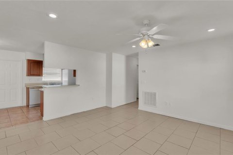 House in Lakeland, Florida 3 bedrooms, 104.98 sq.m. № 1904261 - photo 9