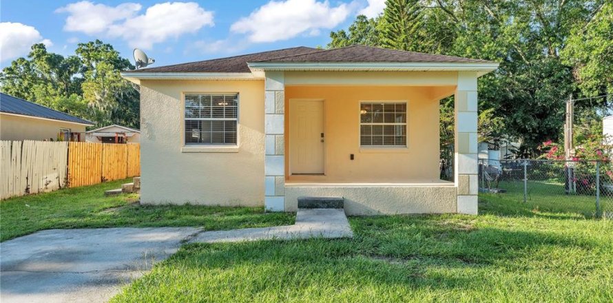House in Lakeland, Florida 3 bedrooms, 104.98 sq.m. № 1904261