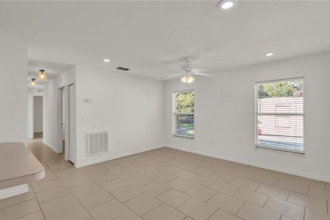 House in Lakeland, Florida 3 bedrooms, 104.98 sq.m. № 1904261 - photo 8