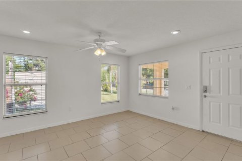 House in Lakeland, Florida 3 bedrooms, 104.98 sq.m. № 1904261 - photo 11