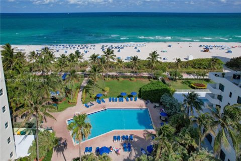 Appartement à louer à Miami Beach, Floride: 3 chambres, 188.13 m2 № 2048917 - photo 2