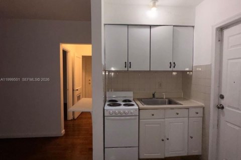 House in Hollywood, Florida 1 bedroom, 70.51 sq.m. № 2064286 - photo 2