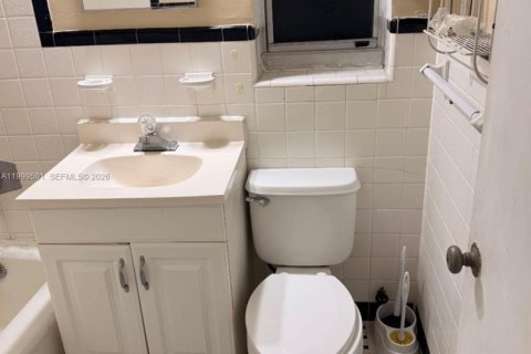 House in Hollywood, Florida 1 bedroom, 70.51 sq.m. № 2064286 - photo 4