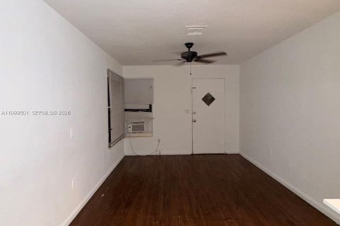 House in Hollywood, Florida 1 bedroom, 70.51 sq.m. № 2064286 - photo 3