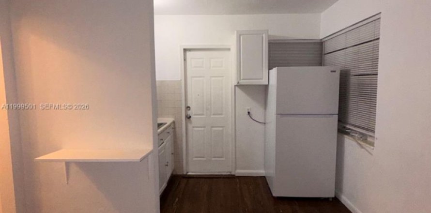 House in Hollywood, Florida 1 bedroom, 70.51 sq.m. № 2064286