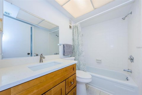 Condo in Clearwater, Florida, 2 bedrooms № 2209093 - photo 13