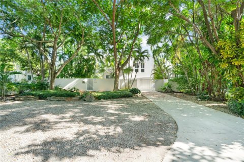 House in Miami, Florida 3 bedrooms, 246.75 sq.m. № 2019440