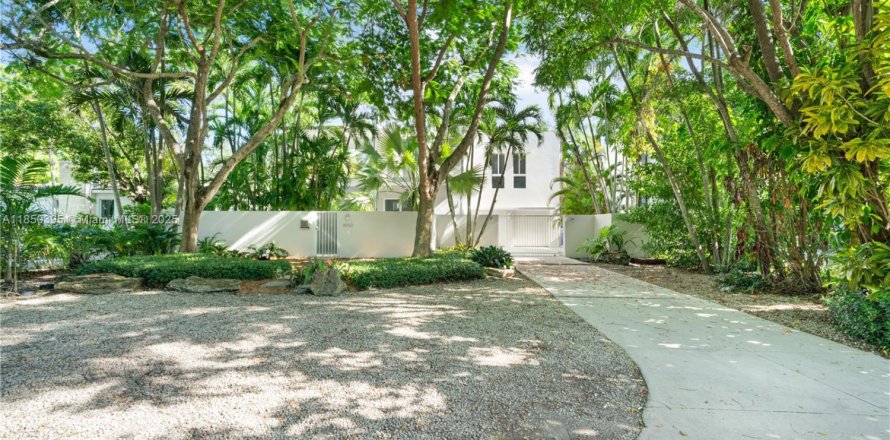 Дом в Майами, Флорида 3 спальни, 246.75м2 № 2019440