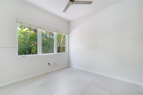 Купить виллу или дом в Майами, Флорида 3 спальни, 246.75м2, № 2019440 - фото 23