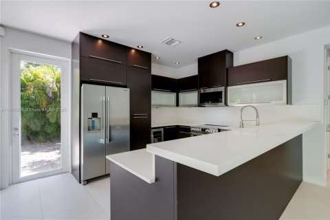 Купить виллу или дом в Майами, Флорида 3 спальни, 246.75м2, № 2019440 - фото 18