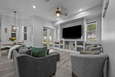 House in Wellington, Florida 4 bedrooms, 251.86 sq.m. № 2365710 - photo 9