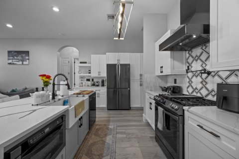 House in Wellington, Florida 4 bedrooms, 251.86 sq.m. № 2365710 - photo 5