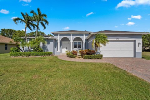 House in Wellington, Florida 4 bedrooms, 251.86 sq.m. № 2365710