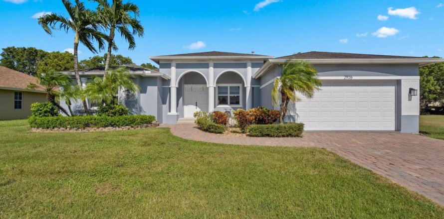 House in Wellington, Florida 4 bedrooms, 251.86 sq.m. № 2365710