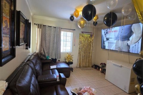 Copropriété à vendre à Hialeah, Floride: 2 chambres, 81.85 m2 № 2378629 - photo 8