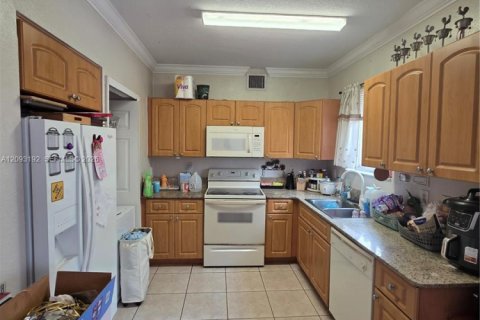 Copropriété à vendre à Hialeah, Floride: 2 chambres, 81.85 m2 № 2378629 - photo 3