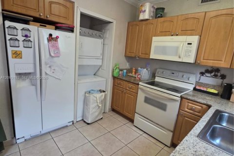 Copropriété à vendre à Hialeah, Floride: 2 chambres, 81.85 m2 № 2378629 - photo 4