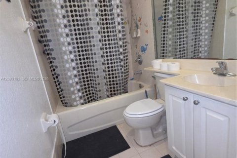 Copropriété à vendre à Hialeah, Floride: 2 chambres, 81.85 m2 № 2378629 - photo 6