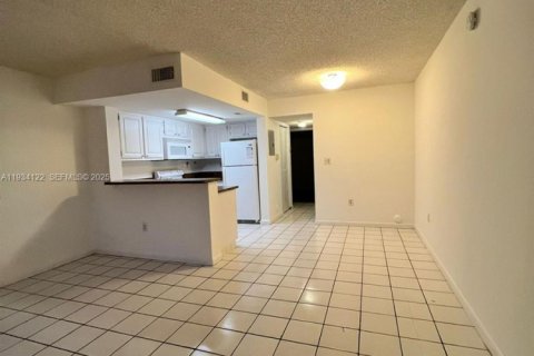Condo in Miami, Florida, 2 bedrooms  № 1992412 - photo 4
