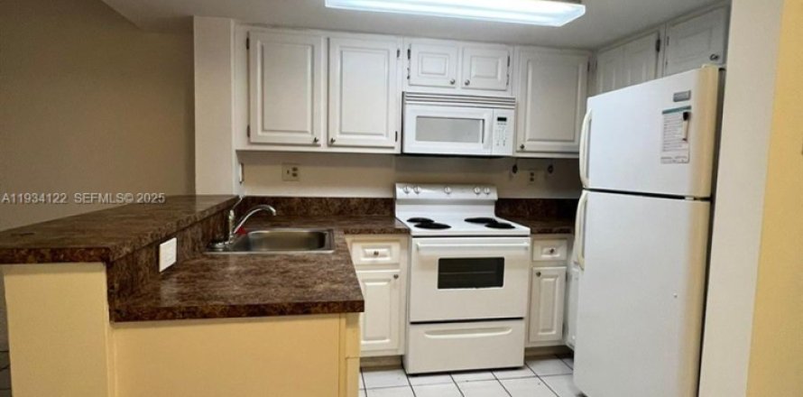 Condo in Miami, Florida, 2 bedrooms  № 1992412