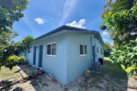 Immobilier commercial à vendre à Fort Lauderdale, Floride: 160.54 m2 № 2085627 - photo 21