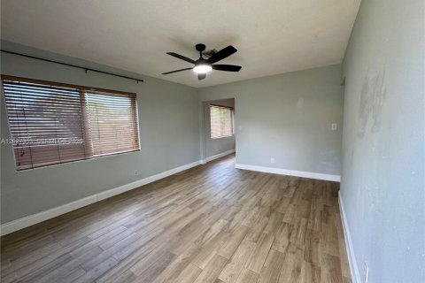 Immobilier commercial à vendre à Fort Lauderdale, Floride: 160.54 m2 № 2085627 - photo 27