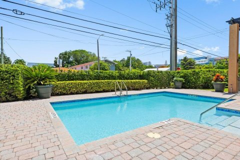 Condominio en venta en Miami, Florida, 3 dormitorios, 108.51 m2 № 2190357 - foto 25