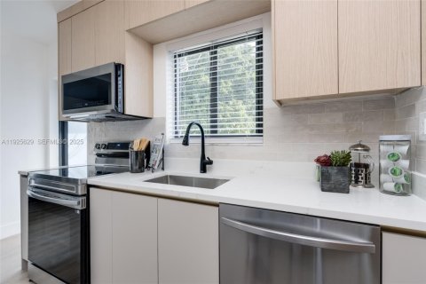 Casa en venta en North Miami Beach, Florida, 3 dormitorios, 97.55 m2 № 1984134 - foto 14