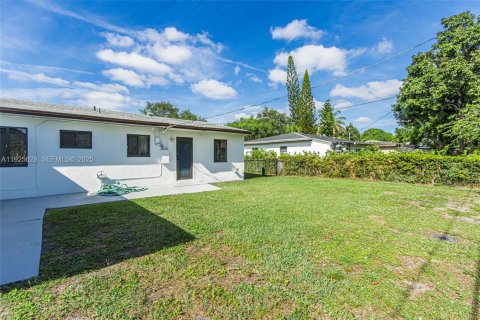 Casa en venta en North Miami Beach, Florida, 3 dormitorios, 97.55 m2 № 1984134 - foto 26