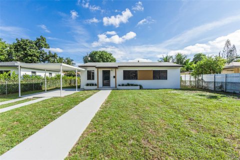 Casa en venta en North Miami Beach, Florida, 3 dormitorios, 97.55 m2 № 1984134 - foto 3