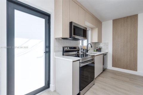 Casa en venta en North Miami Beach, Florida, 3 dormitorios, 97.55 m2 № 1984134 - foto 12