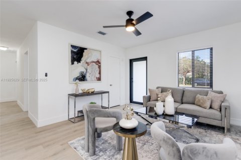 Casa en venta en North Miami Beach, Florida, 3 dormitorios, 97.55 m2 № 1984134 - foto 7