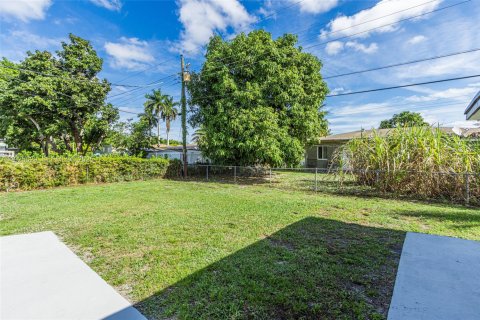 Casa en venta en North Miami Beach, Florida, 3 dormitorios, 97.55 m2 № 1984134 - foto 24