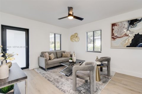 Casa en venta en North Miami Beach, Florida, 3 dormitorios, 97.55 m2 № 1984134 - foto 5