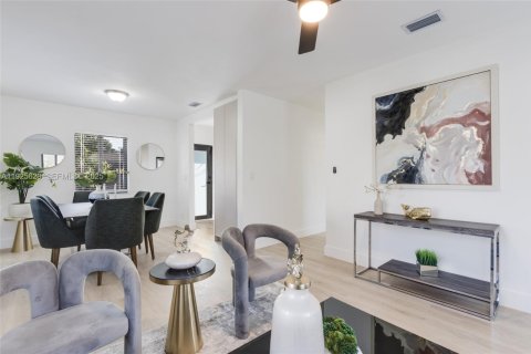 Casa en venta en North Miami Beach, Florida, 3 dormitorios, 97.55 m2 № 1984134 - foto 8