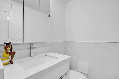 Condominio en alquiler en Hollywood, Florida, 1 dormitorio, 77.57 m2 № 2086109 - foto 12