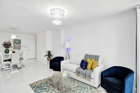 Condominio en alquiler en Hollywood, Florida, 1 dormitorio, 77.57 m2 № 2086109 - foto 6