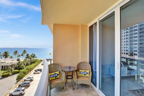 Condominio en alquiler en Hollywood, Florida, 1 dormitorio, 77.57 m2 № 2086109 - foto 8