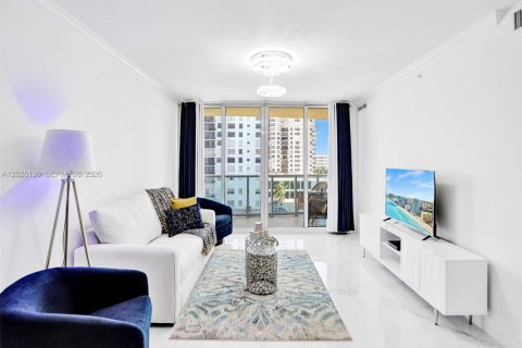 Condominio en Hollywood, Florida, 1 dormitorio  № 2086109