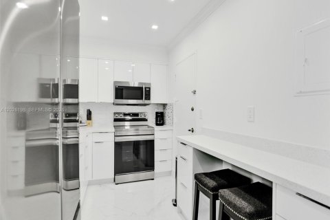 Condominio en alquiler en Hollywood, Florida, 1 dormitorio, 77.57 m2 № 2086109 - foto 13