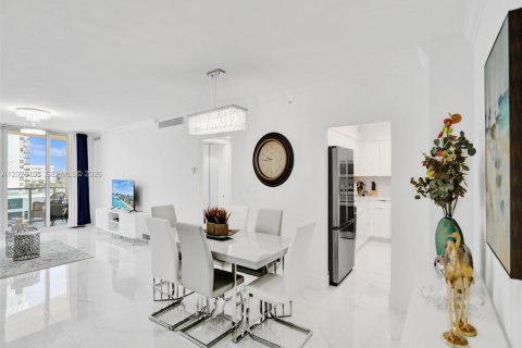 Condominio en alquiler en Hollywood, Florida, 1 dormitorio, 77.57 m2 № 2086109 - foto 2