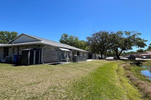 Commercial property in Brandon, Florida 321.16 sq.m. № 1626532 - photo 2
