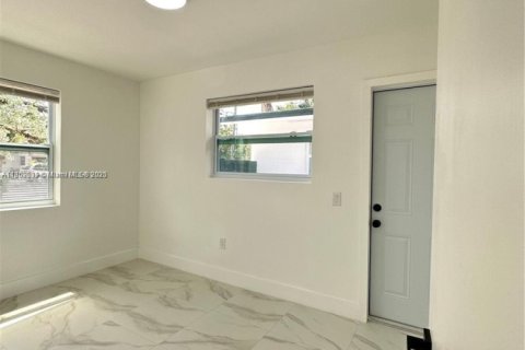 Propiedad comercial en venta en Miami, Florida, 350.52 m2 № 1877576 - foto 17