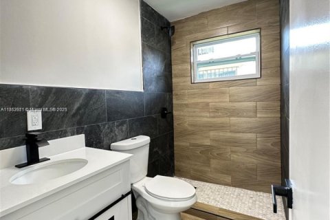Propiedad comercial en venta en Miami, Florida, 350.52 m2 № 1877576 - foto 10