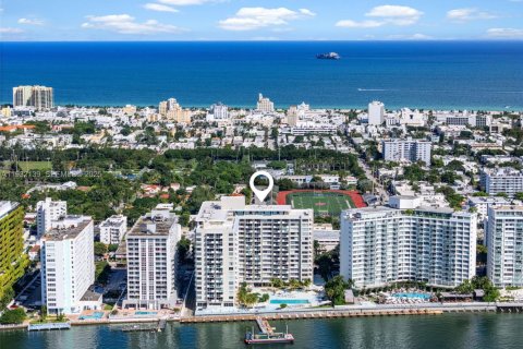 Propiedad comercial en venta en Miami Beach, Florida № 1990604 - foto 13