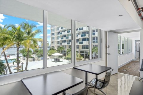 Propiedad comercial en venta en Miami Beach, Florida № 1990604 - foto 4