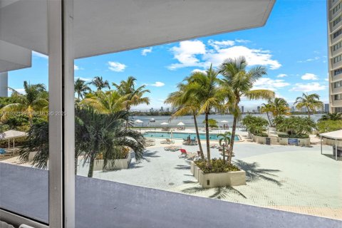 Propiedad comercial en venta en Miami Beach, Florida № 1990604 - foto 1