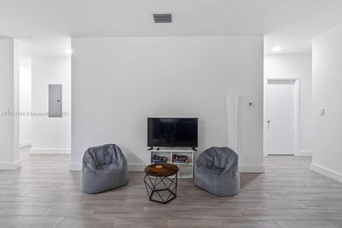 Touwnhouse à louer à Miami, Floride: 5 chambres, 189.52 m2 № 1969076 - photo 18