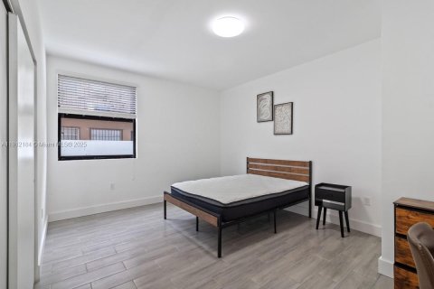 Touwnhouse à louer à Miami, Floride: 5 chambres, 189.52 m2 № 1969076 - photo 11