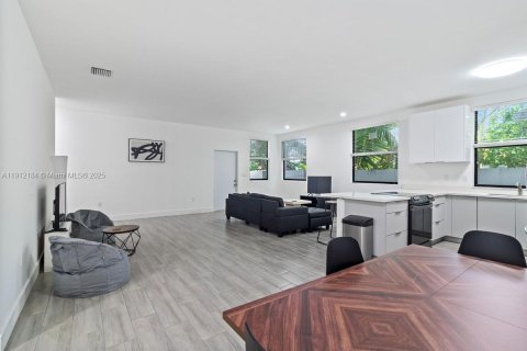 Touwnhouse à louer à Miami, Floride: 5 chambres, 189.52 m2 № 1969076 - photo 20